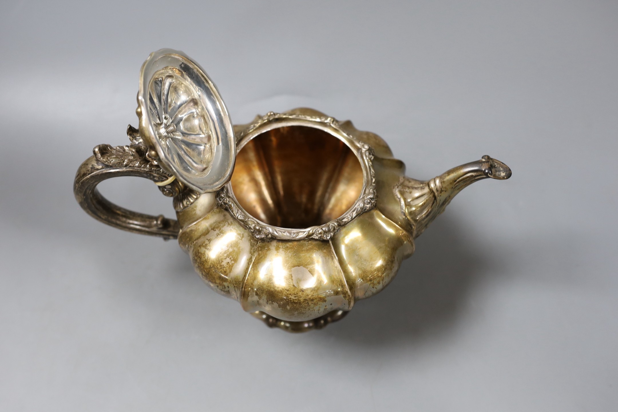 An early Victorian silver pedestal teapot by The Angells, London, 1840, 26.5oz.